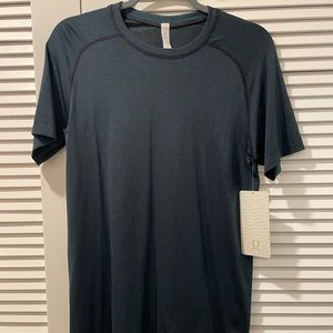 Small lululemon metal vent tech